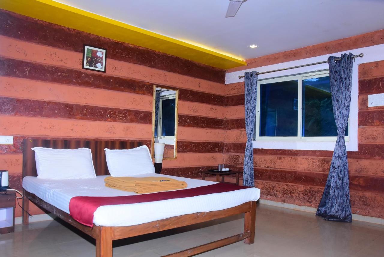 Salt Water Resort Dāpoli Exterior foto