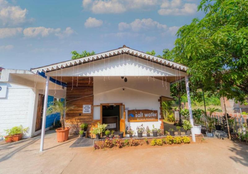 Salt Water Resort Dāpoli Exterior foto